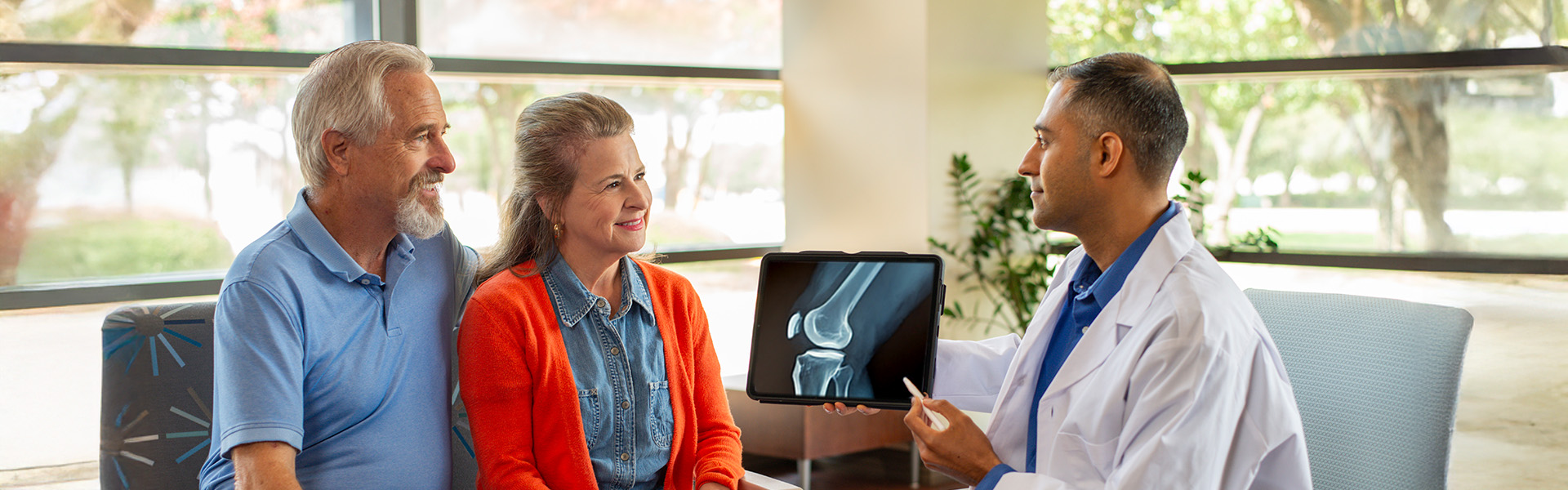 Orthopedic consultation reviewing knee X-ray
